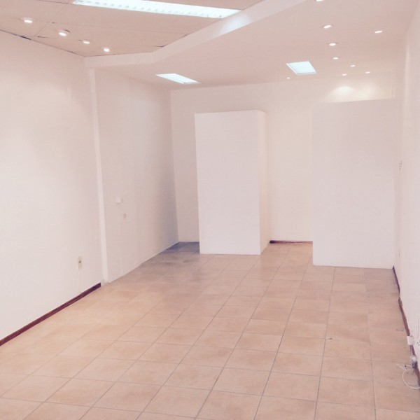 Excelente Local Comercial en Echevarríarza 3255.
